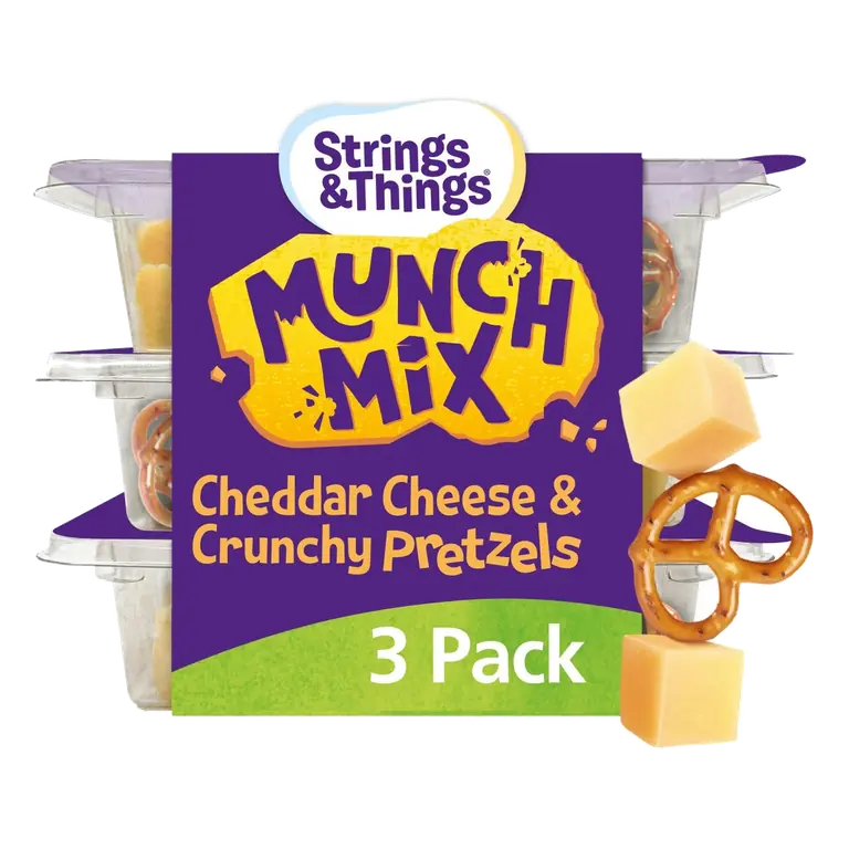 Strings & Things Munch Mix Cheddar Cheese & Crunchy Pretzels 90 g (3 x 30g)