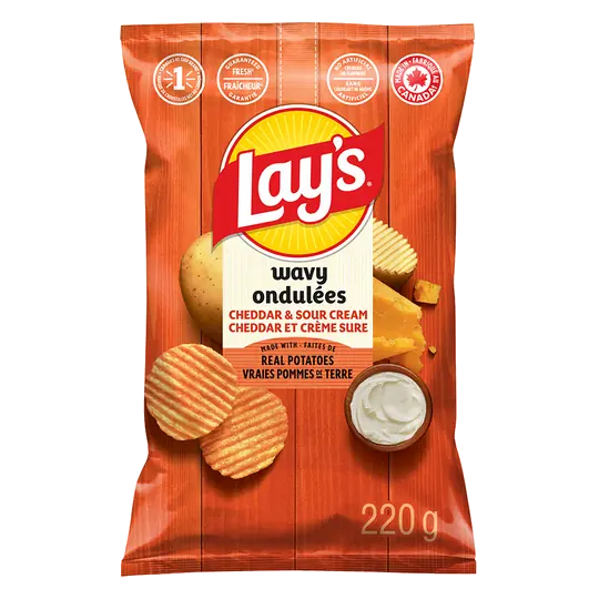 Wavy Potato Chips Cheddar & Sour Cream 220 g