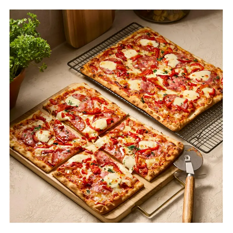2 Napoli Salami Mozzarella & Hot Honey Thin & Crispy Pizza, Taste the Difference 1.1kg