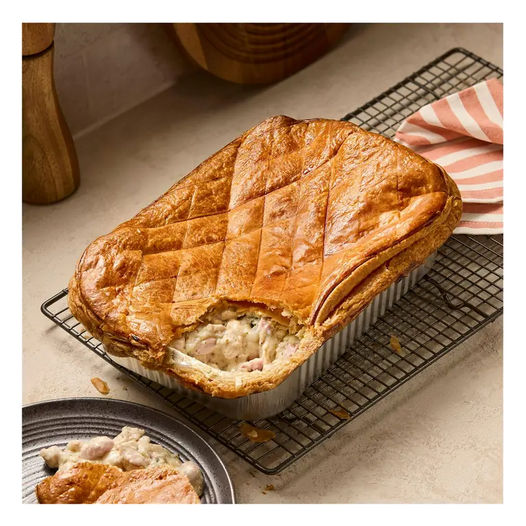 Chicken, Leek & Smoked Ham Hock Pie, Taste the Difference 1.55kg